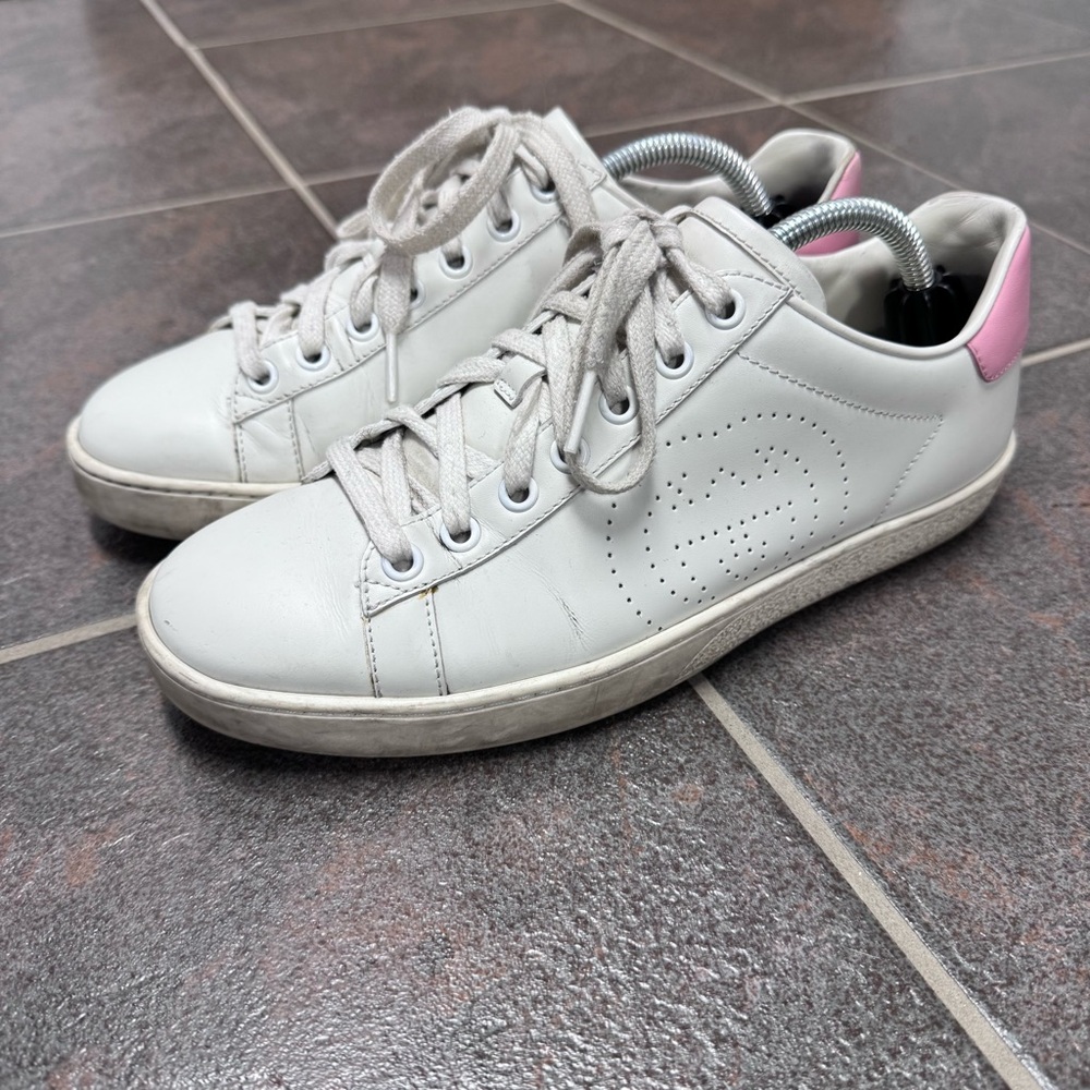 Gucci White Leather Sneakers with Pink Heel Tab - Picture 15 of 16
